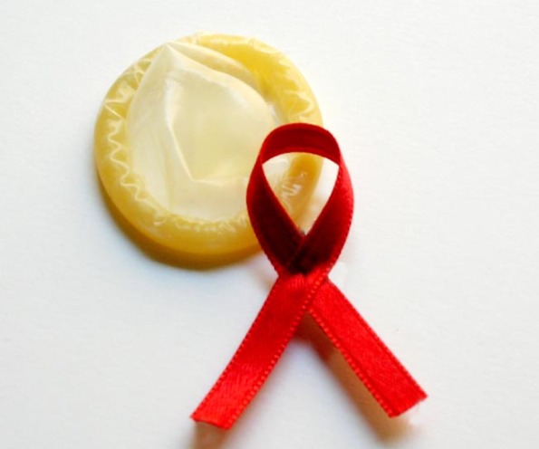 circuncisão não previne a contração de HIV use preservativo!